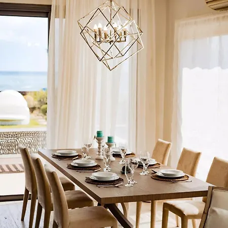 Luxury Beachfront With Private Pool, Yoga & Sea Adventures Dom wakacyjny *