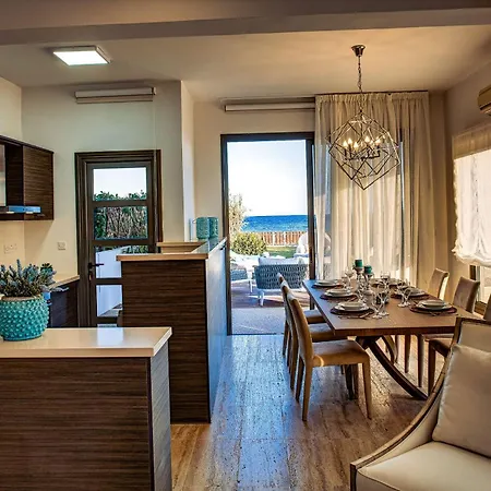 Luxury Beachfront With Private Pool, Private Beach, Yoga & Sea Adventures *