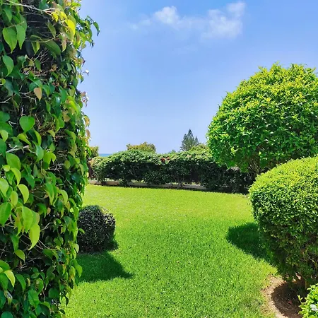 別荘 Luxury Beachfront With Private Pool, Private Beach, Yoga & Sea Adventures *