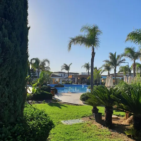 Luxury Beachfront With Private Pool, Private Beach, Yoga & Sea Adventures Larnaca