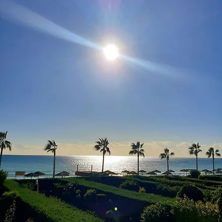 Semesterbostad Luxury Beachfront With Private Pool, Private Beach, Yoga & Sea Adventures *