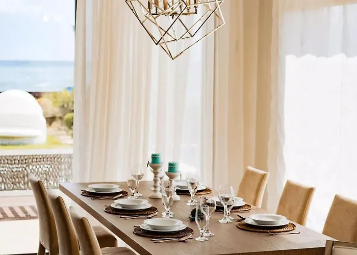 Luxury Beachfront With Private Pool, Private Beach, Yoga & Sea Adventures 別荘 *