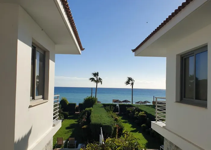 Luxury Beachfront With Private Pool, Private Beach, Yoga & Sea Adventures 別荘 *