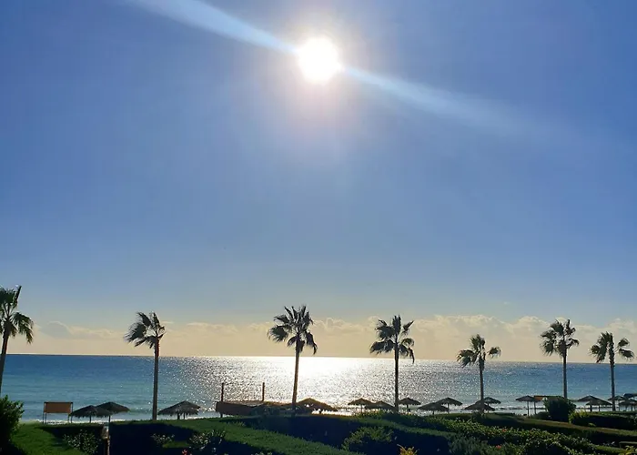 別荘 Luxury Beachfront With Private Pool, Private Beach, Yoga & Sea Adventures *