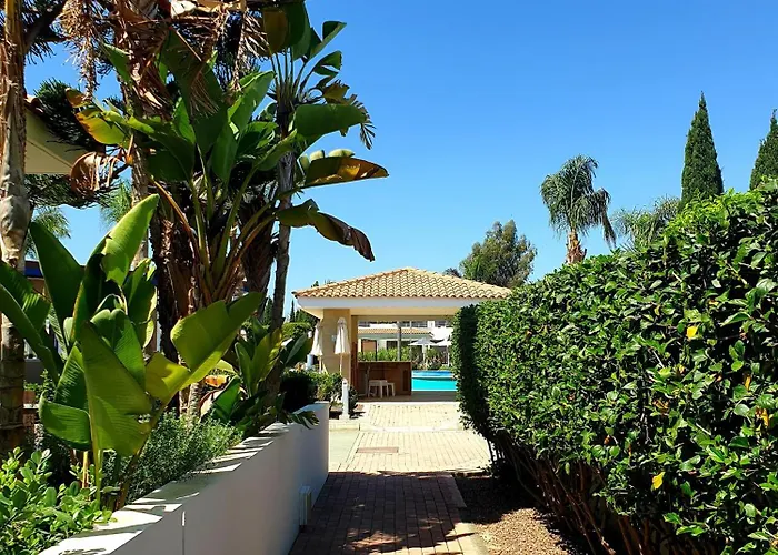 別荘 Luxury Beachfront With Private Pool, Private Beach, Yoga & Sea Adventures ラルナカ