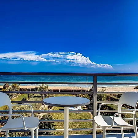 Holiday home Luxury Beachfront With Private Pool, Yoga & Sea Adventures