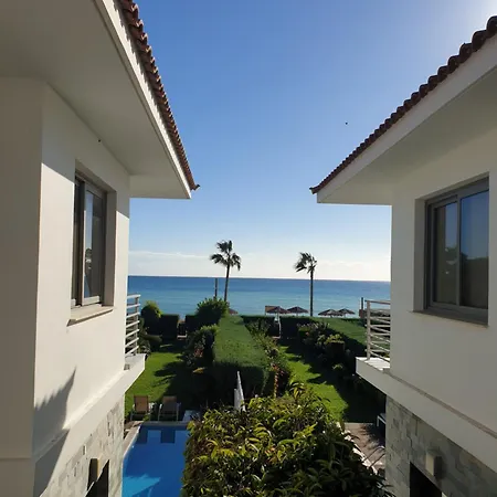 Luxury Beachfront With Private Pool, Private Beach, Yoga & Sea Adventures בית נופש *