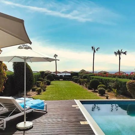 בית נופש Luxury Beachfront With Private Pool, Private Beach, Yoga & Sea Adventures *