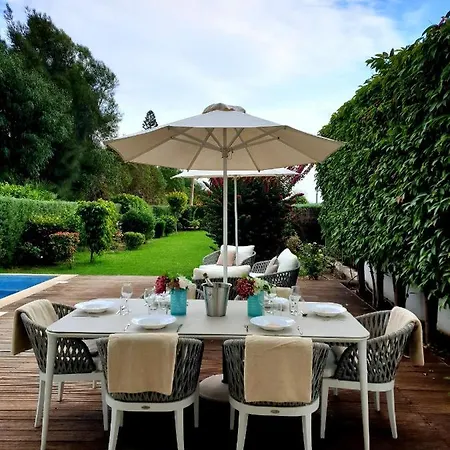 Сasa de vacaciones Luxury Beachfront With Private Pool, Private Beach, Yoga & Sea Adventures Lárnaca